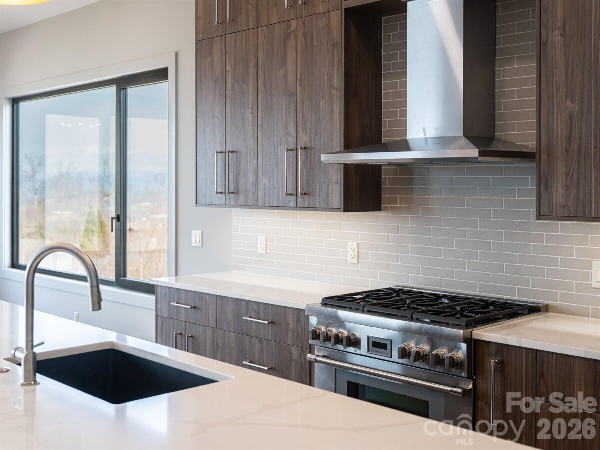 Hendersonville 18 4355348r