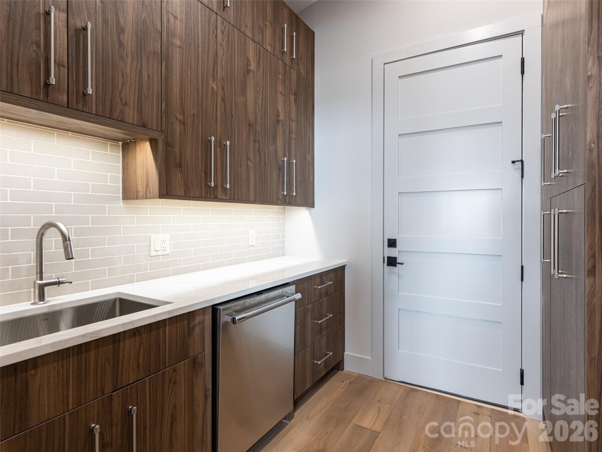 Hendersonville 21 4355348u