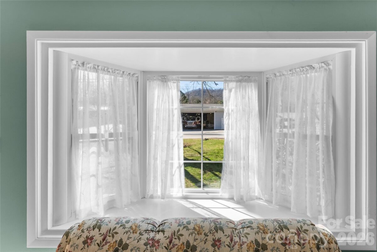 Haw Creek 9 4356172i