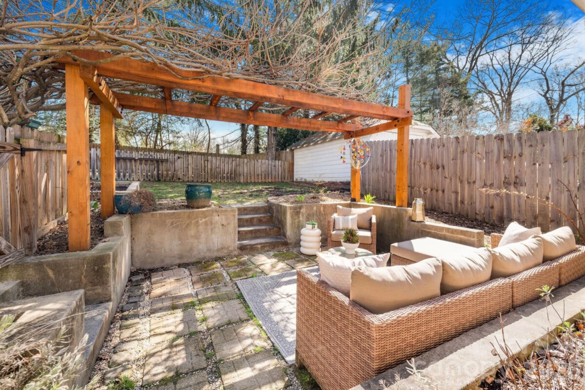 North Asheville 20 4357081r