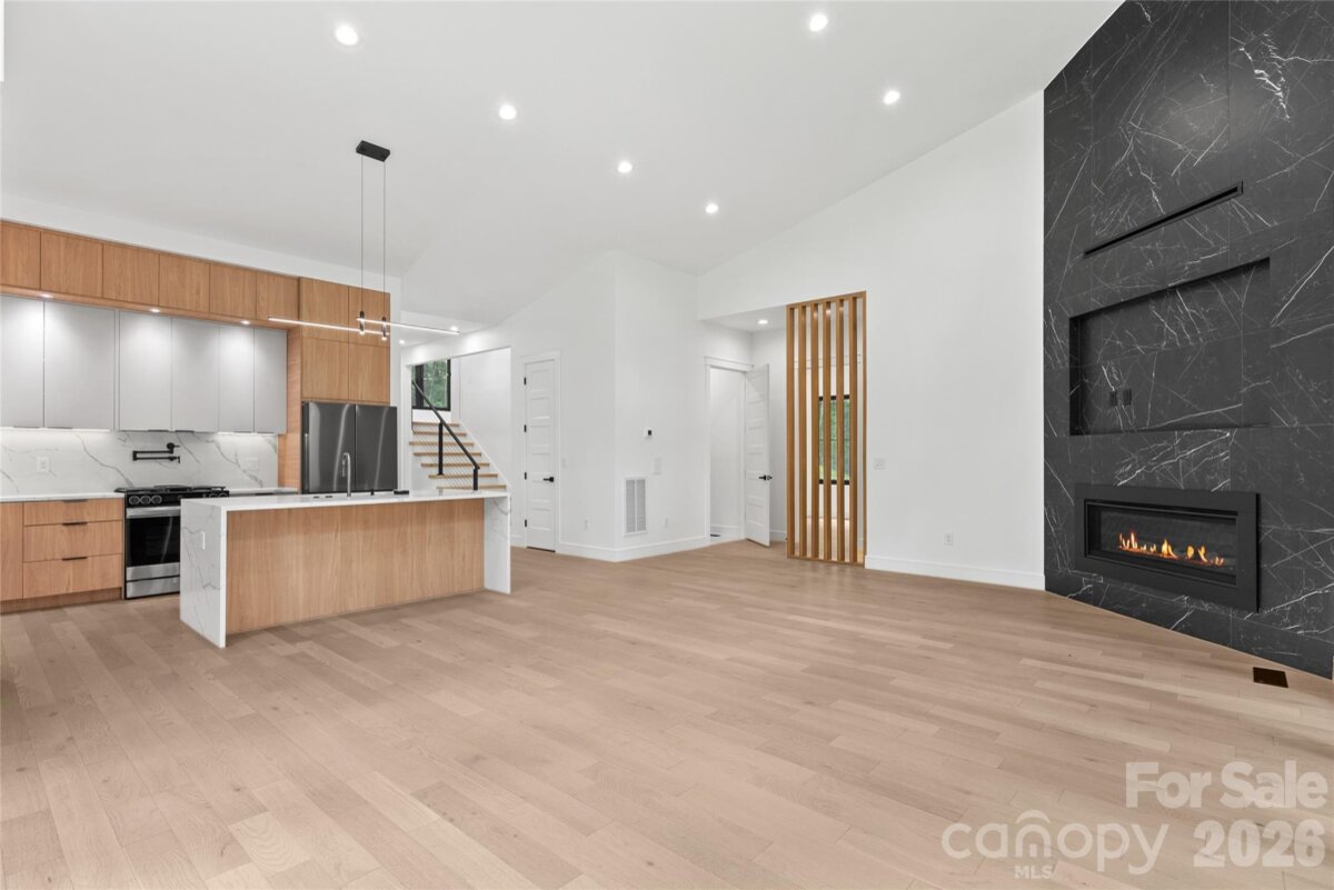 Avery Creek 2 4359151b