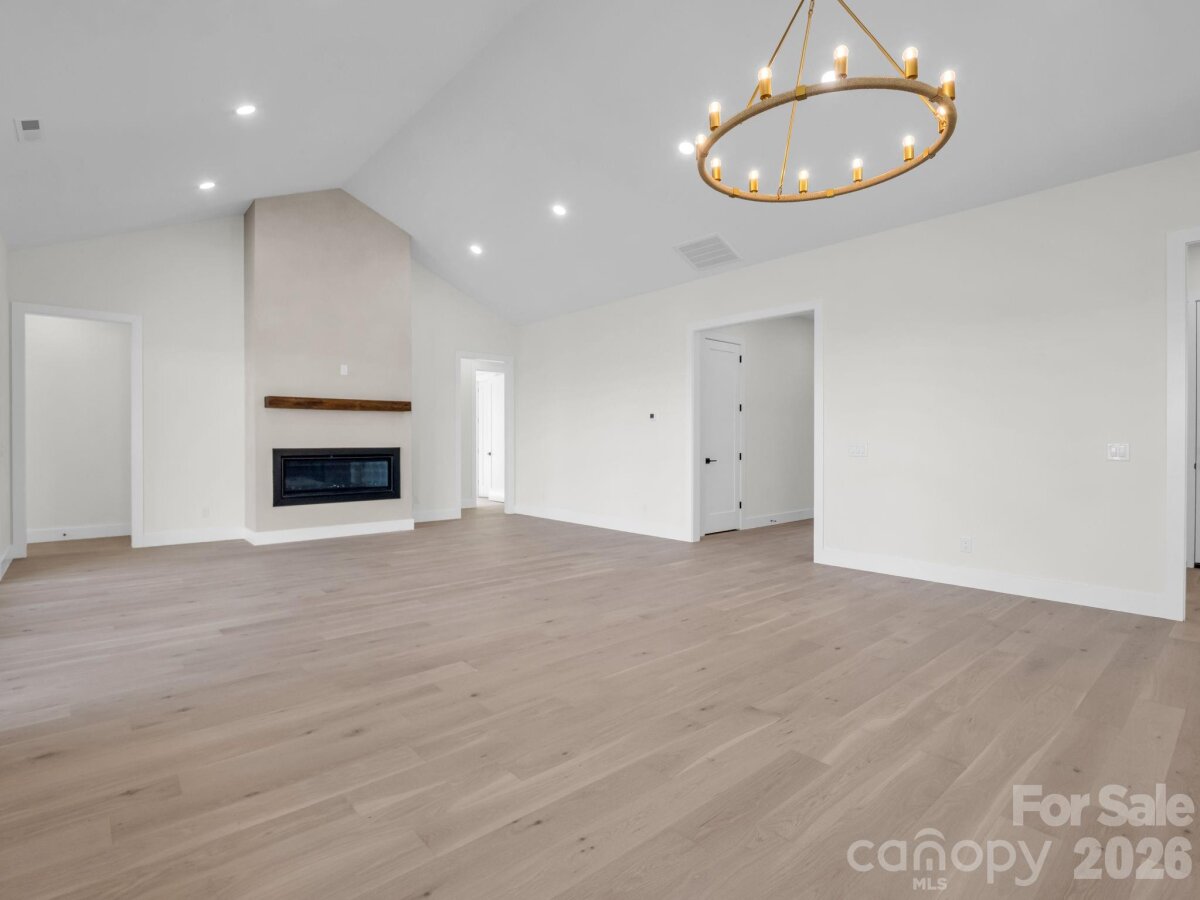 Hendersonville 13 4359602m