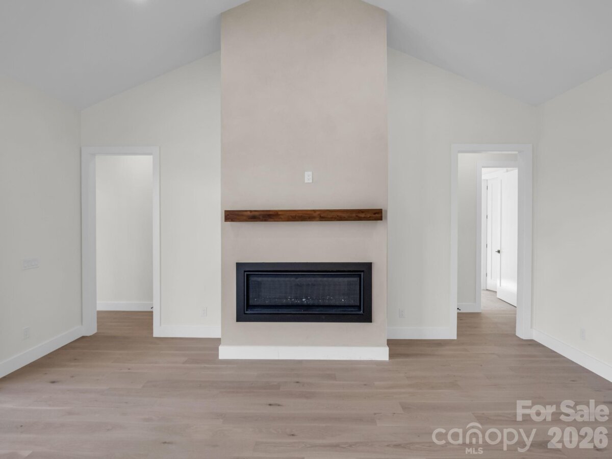 Hendersonville 14 4359602n