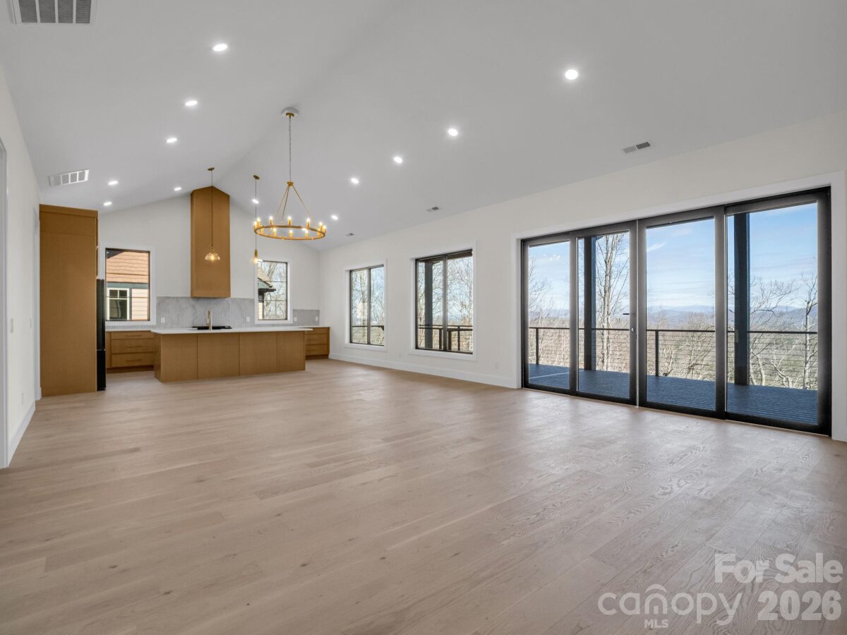 Hendersonville 16 4359602p