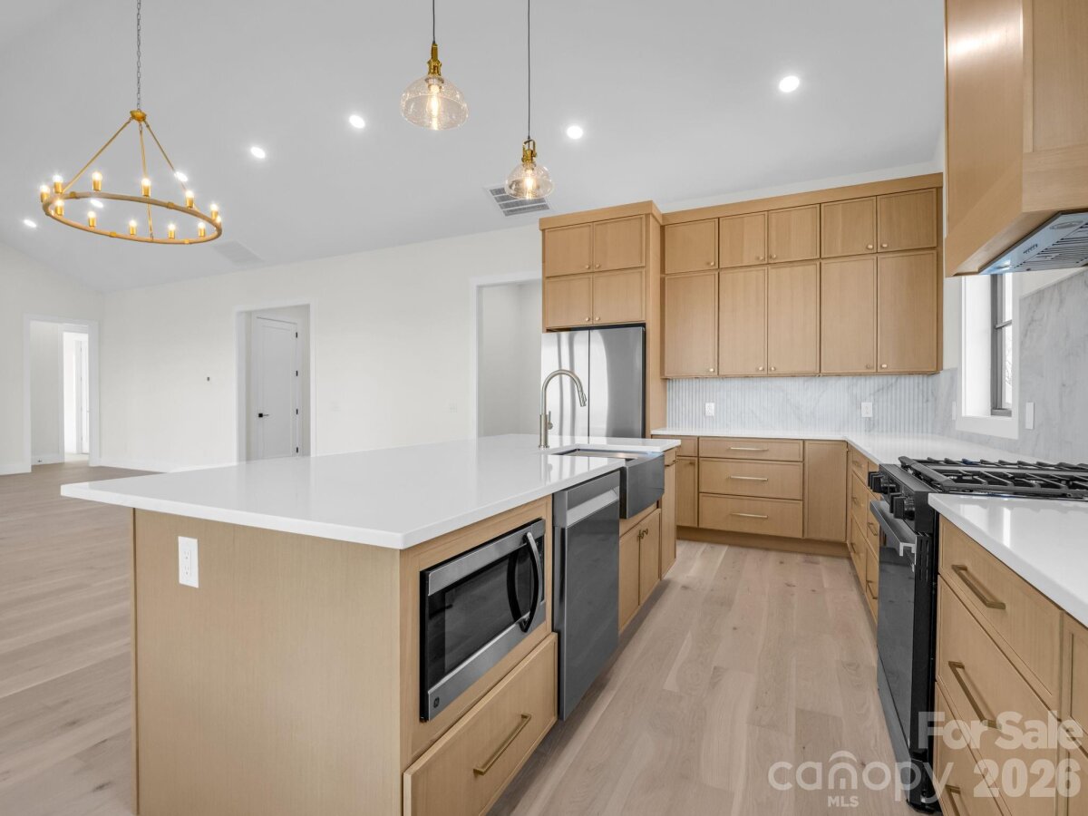 Hendersonville 18 4359602r