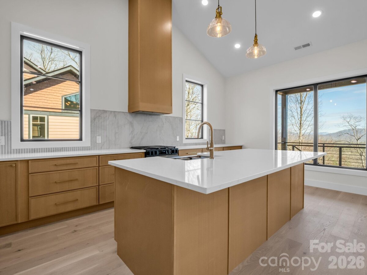 Hendersonville 19 4359602s