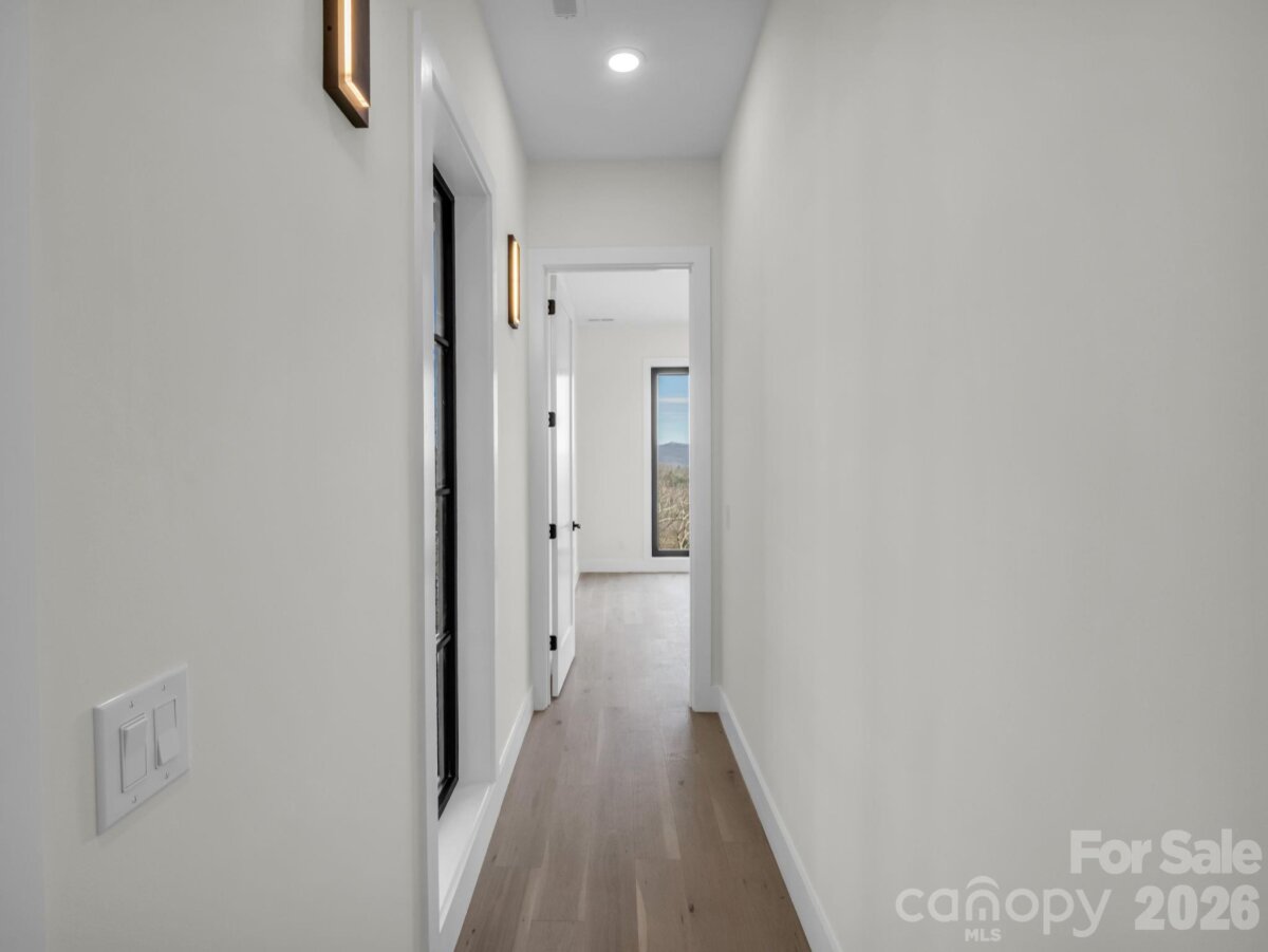 Hendersonville 21 4359602u