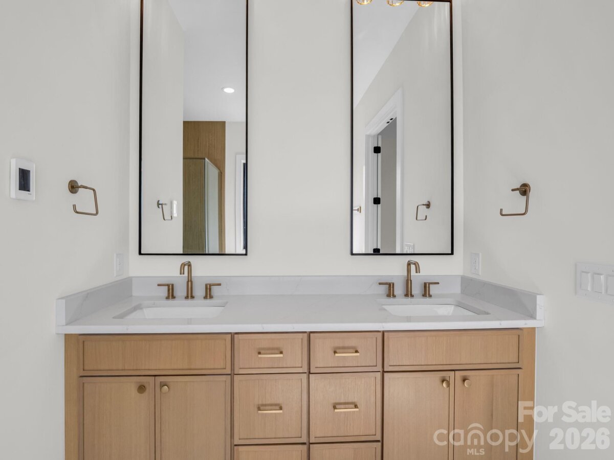 Hendersonville 25 4359602y