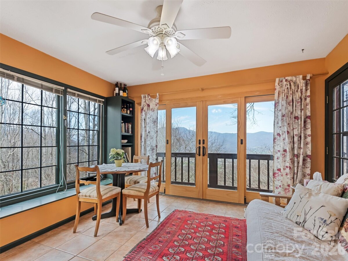 Waynesville 22 4360054v