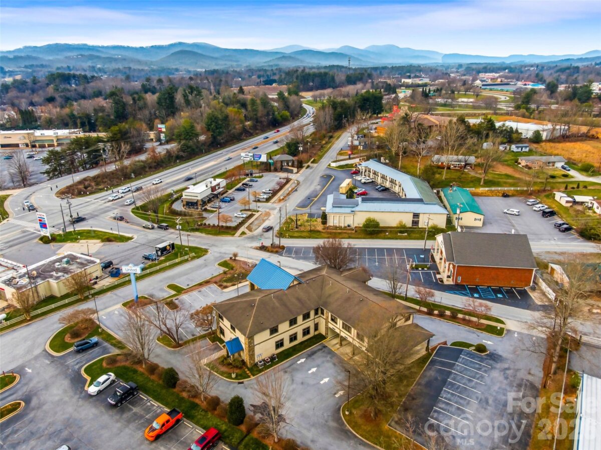 Hendersonville 13 4360527m