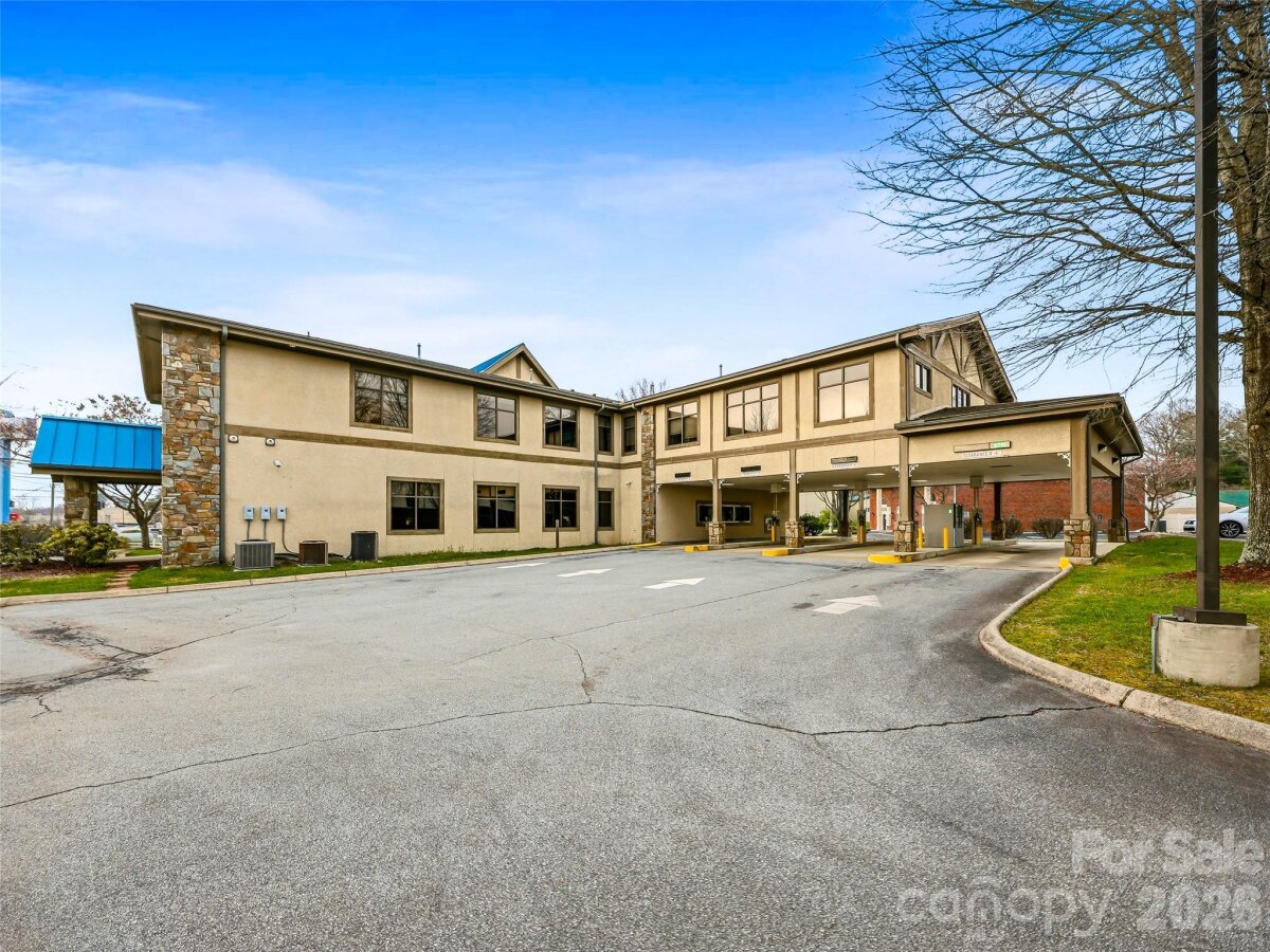 Hendersonville 16 4360527p