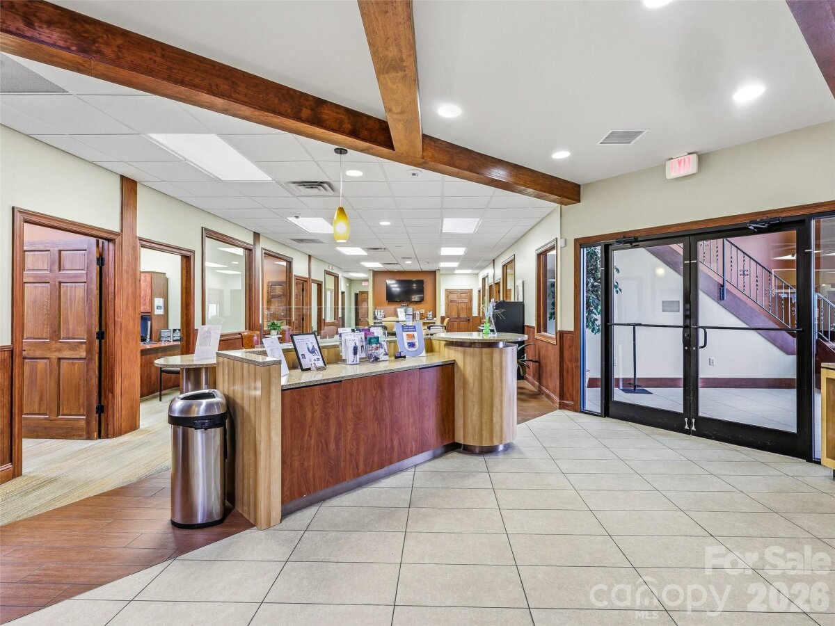 Hendersonville 19 4360527s