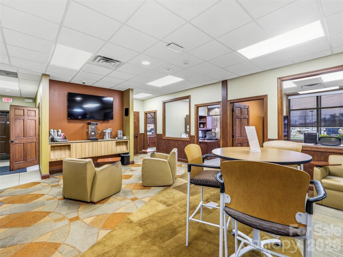 Hendersonville 21 4360527u