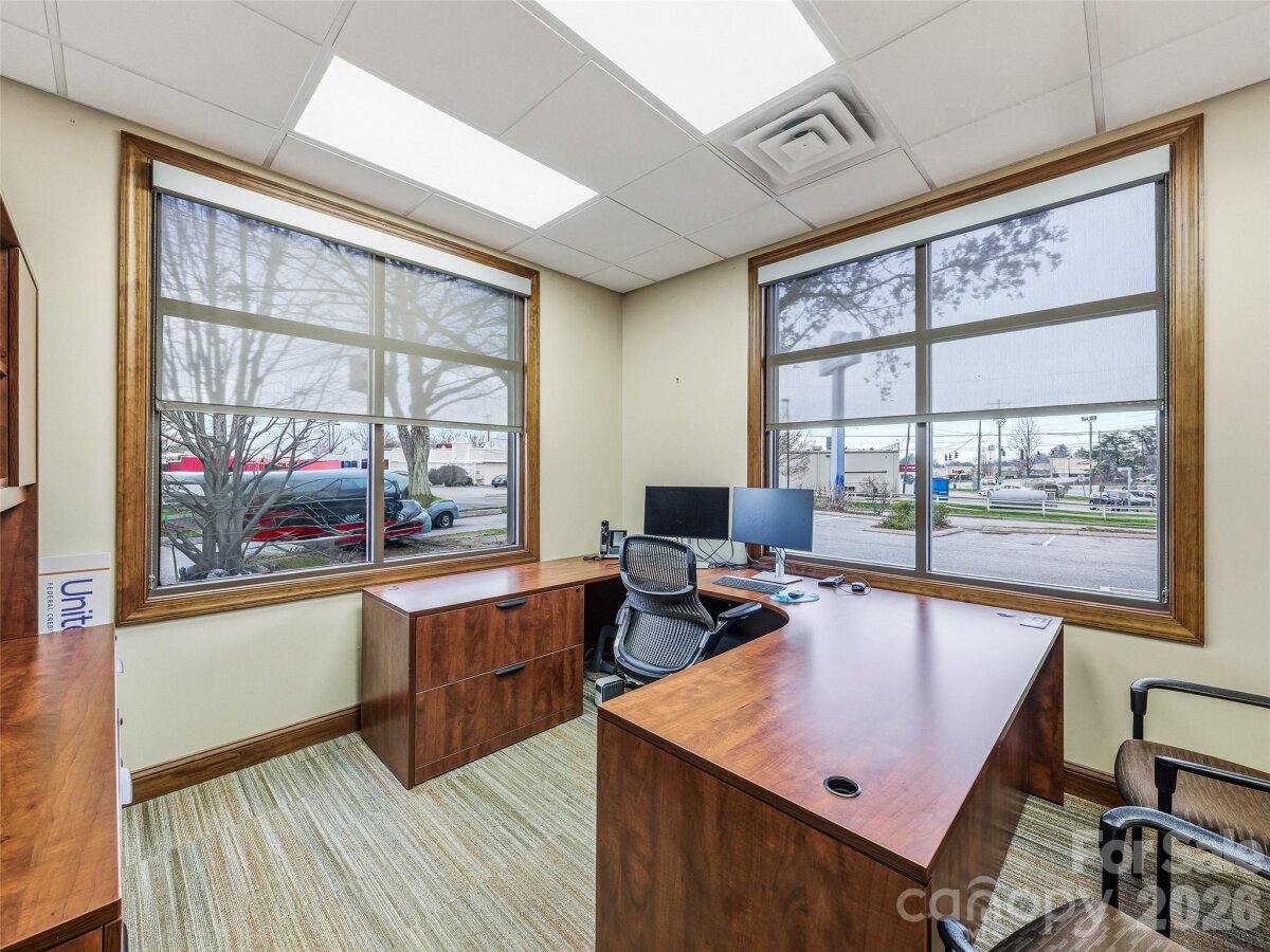 Hendersonville 25 4360527y