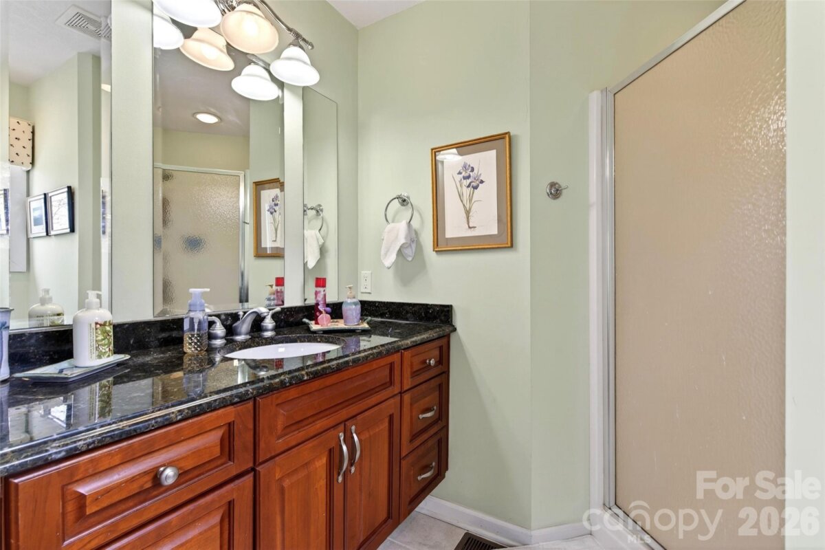 Spruce Pine 22 4360926v