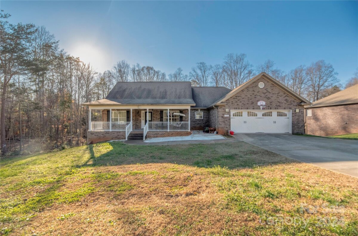 1350 Kensington Circle, Newton, NC 28658, MLS # 4207985