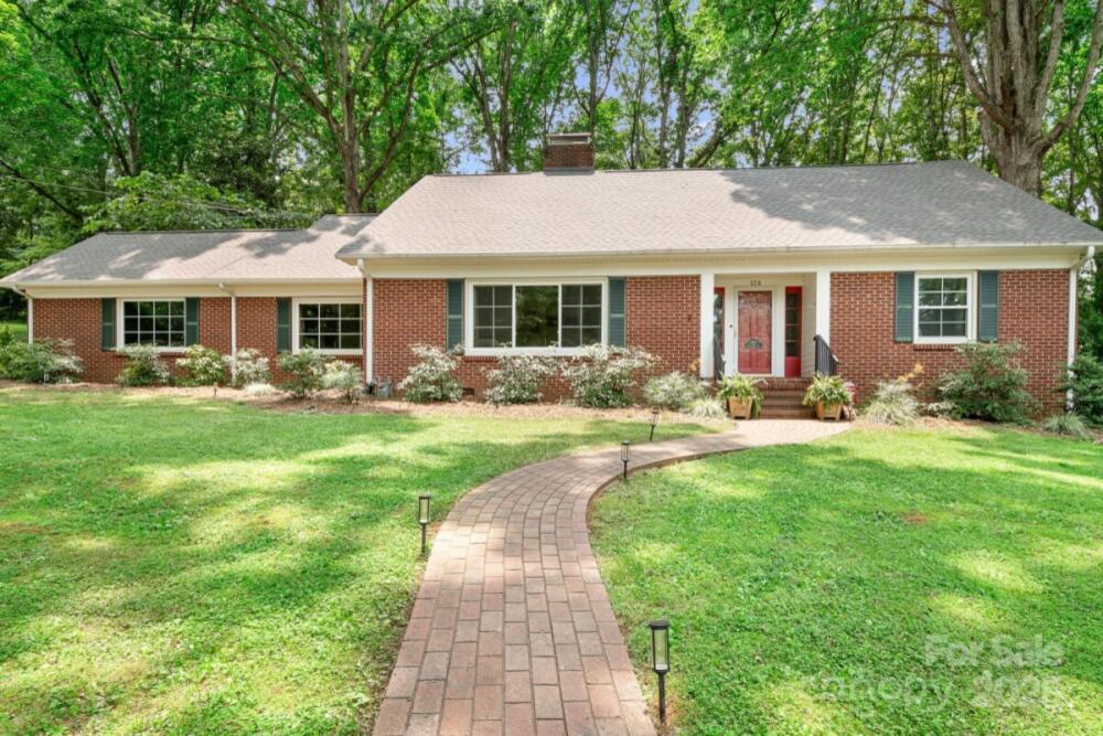 329 N Oakwood Drive, Statesville, NC 28677, MLS # 4227949