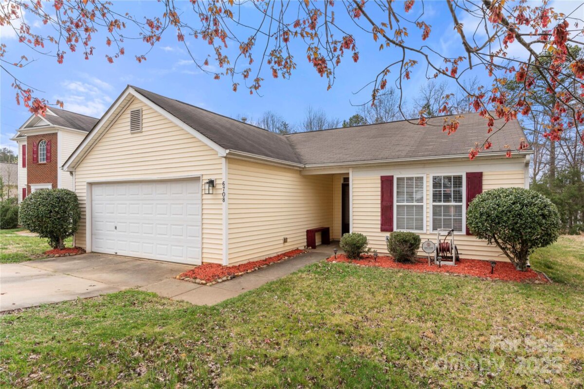 6708 Burning Oak Lane, Charlotte, NC 28216, MLS # 4231591