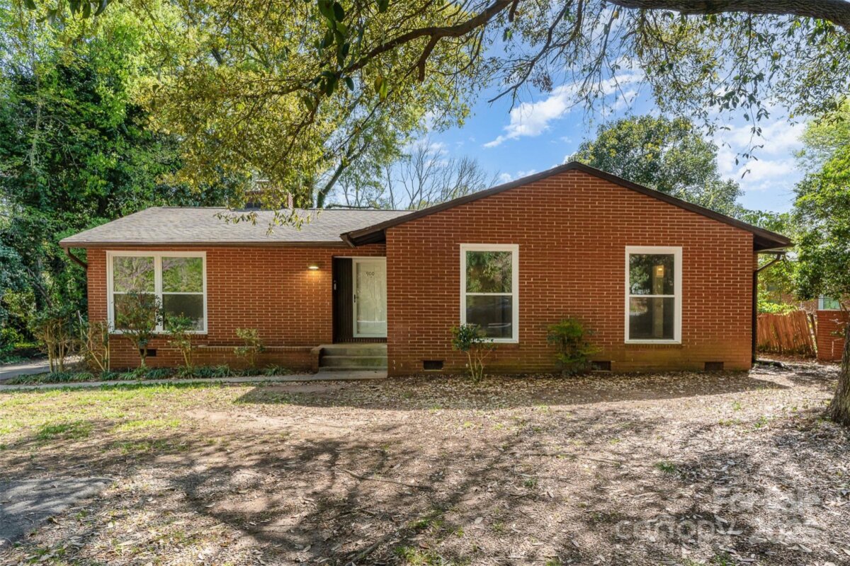 900 E Woodlawn Road, Charlotte, NC 28209, MLS # 4241714