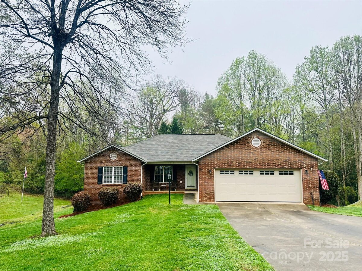 1353 33rd Avenue Drive, Hickory, NC 28601, MLS # 4242268