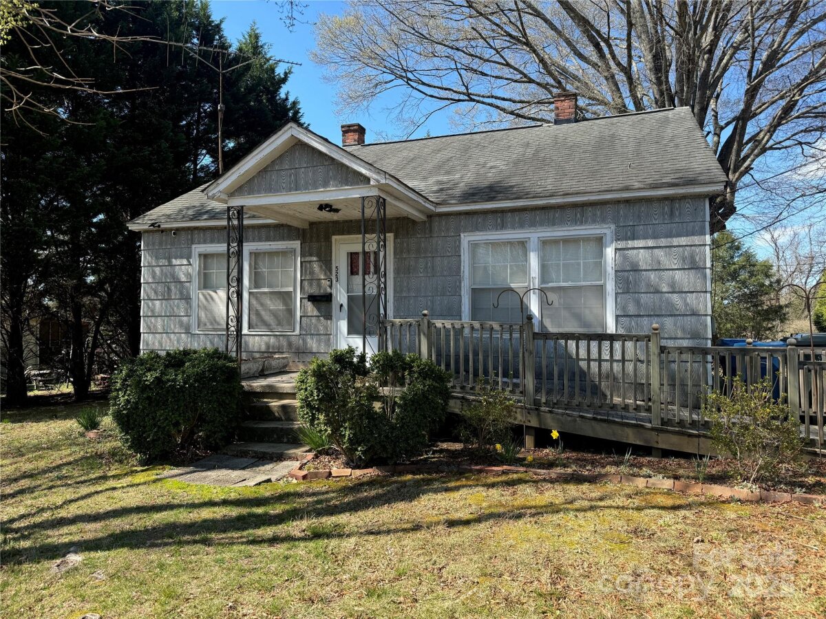 523 29th Avenue Drive, Hickory, NC 28601, MLS # 4242557