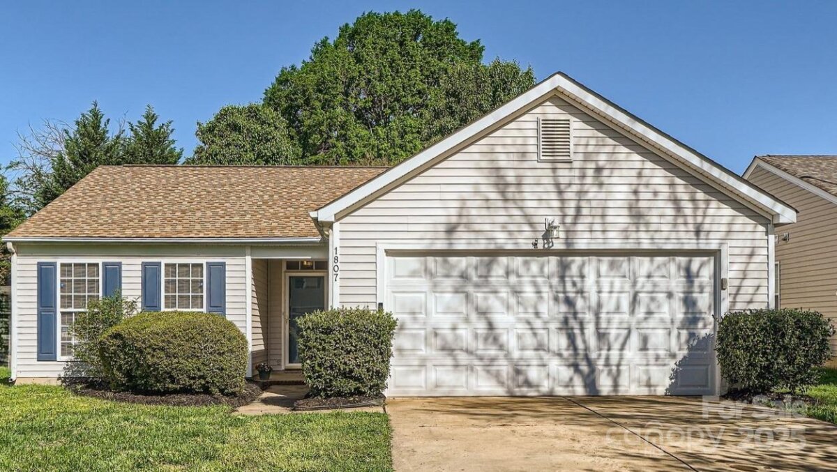 1807 Oakdale Green Drive, Charlotte, NC 28216, MLS # 4245381