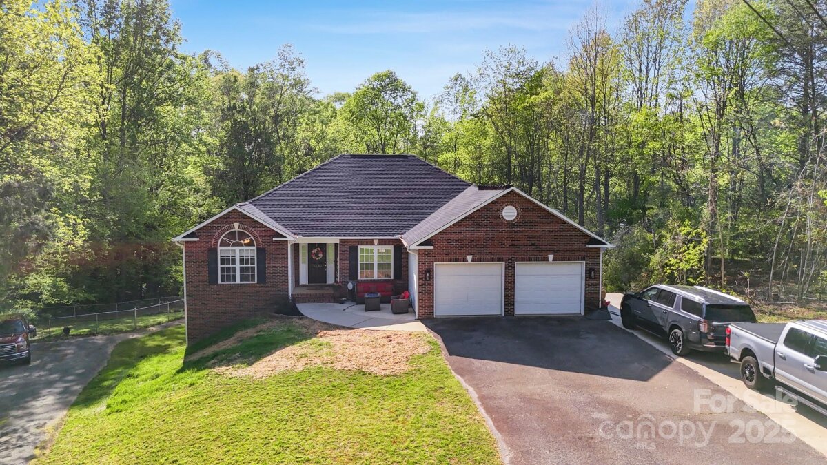 3232 47TH AVENUE Place, Hickory, NC 28601, MLS # 4246056