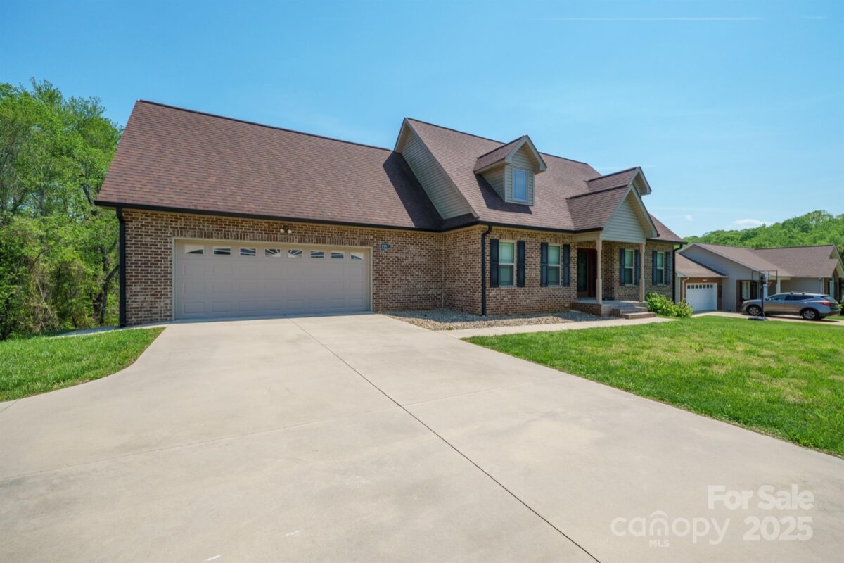 1592 Farmington Hills Drive, Conover, NC 28613, MLS # 4247127