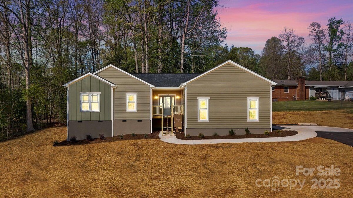9165 Cherokee Drive, Hickory, NC 28601, MLS # 4247645