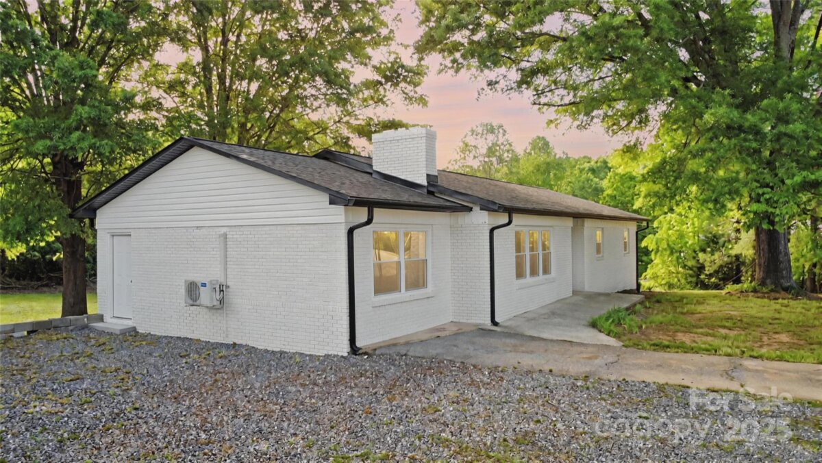 5520 Chestnut Drive, Hickory, NC 28602, MLS # 4248121
