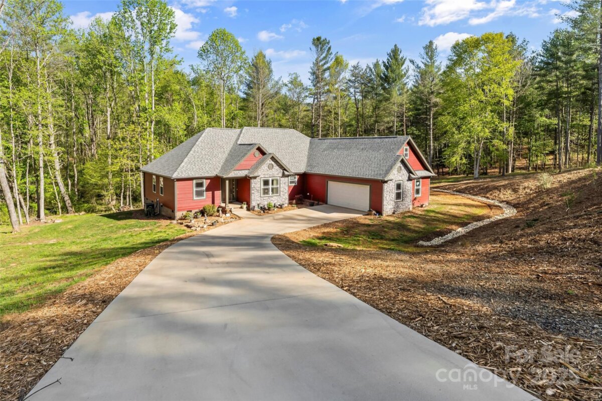 3381 Peninsula Pointe Drive, Valdese, NC 28690, MLS # 4249000