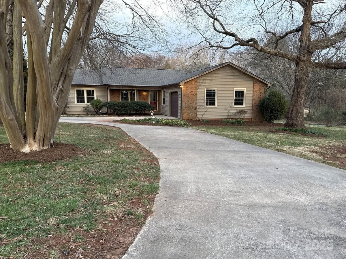 3498 Yorkland Drive, Hickory, NC 28601, MLS # 4249082