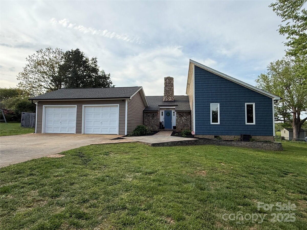 5050 Forest Ridge Drive, Hickory, NC 28602, MLS # 4249812