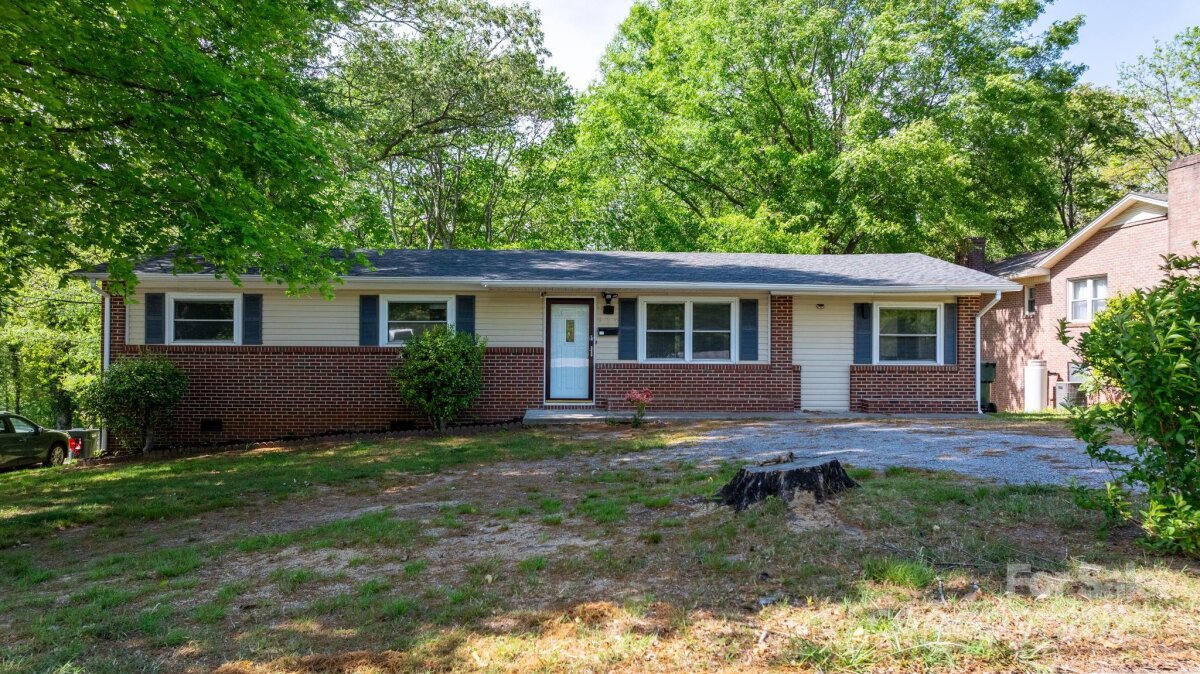 634 7th Avenue Place, Hickory, NC 28602, MLS # 4250739