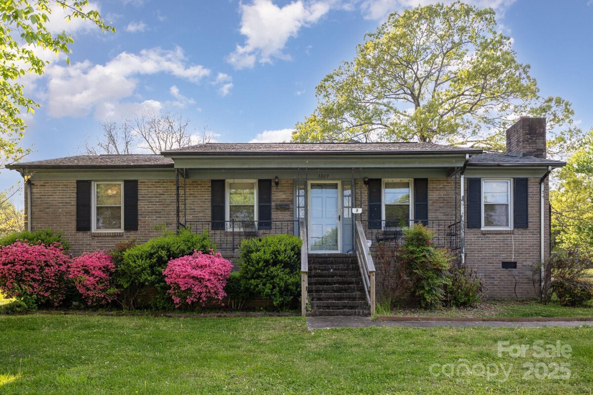 1009 N Main Street, Mount Holly, NC 28120, MLS # 4252125