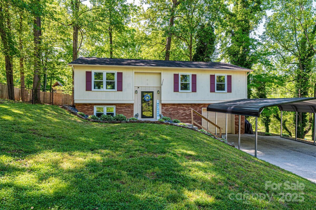 1018 Autumn Lane, Hickory, NC 28602, MLS # 4252503