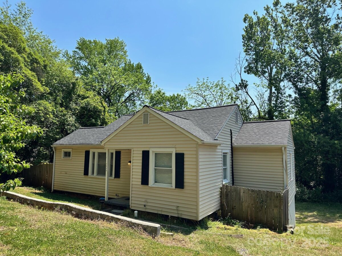 2434 Columbus Circle, Charlotte, NC 28208, MLS # 4253557