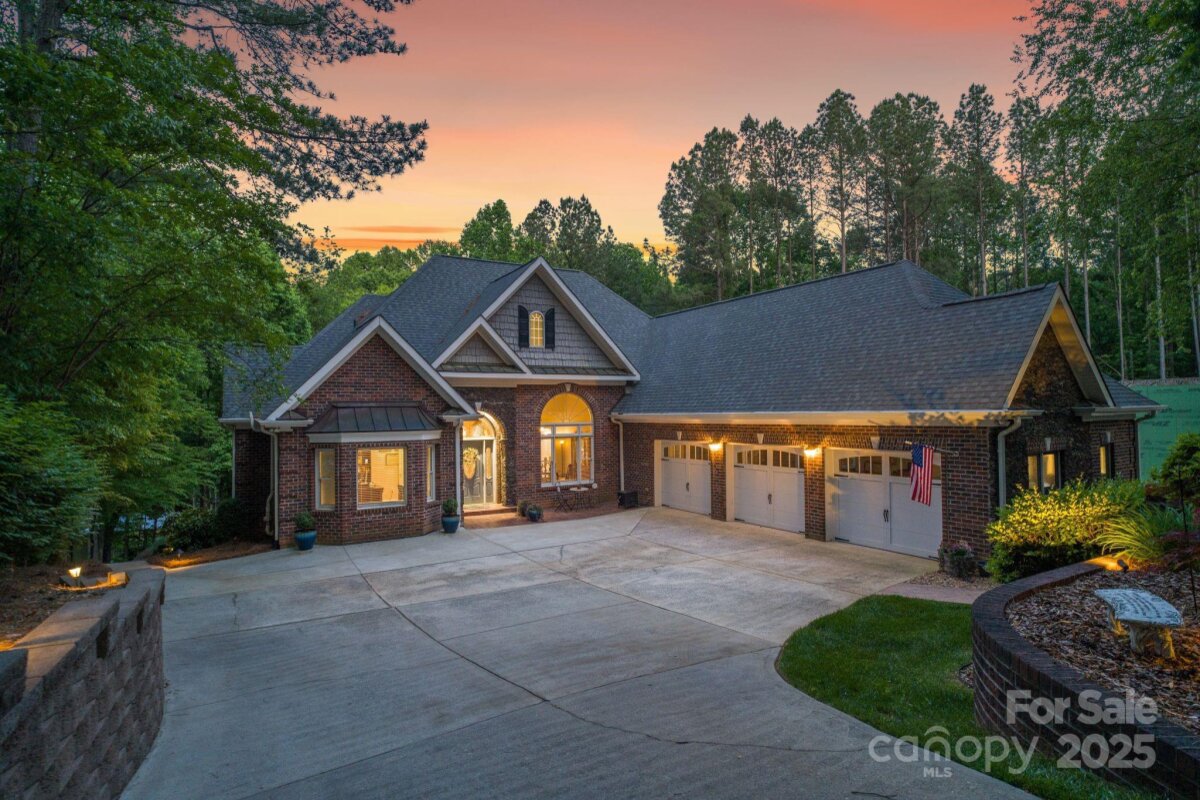 2200 Capes Cove Drive, Sherrills Ford, NC 28673, MLS # 4258152