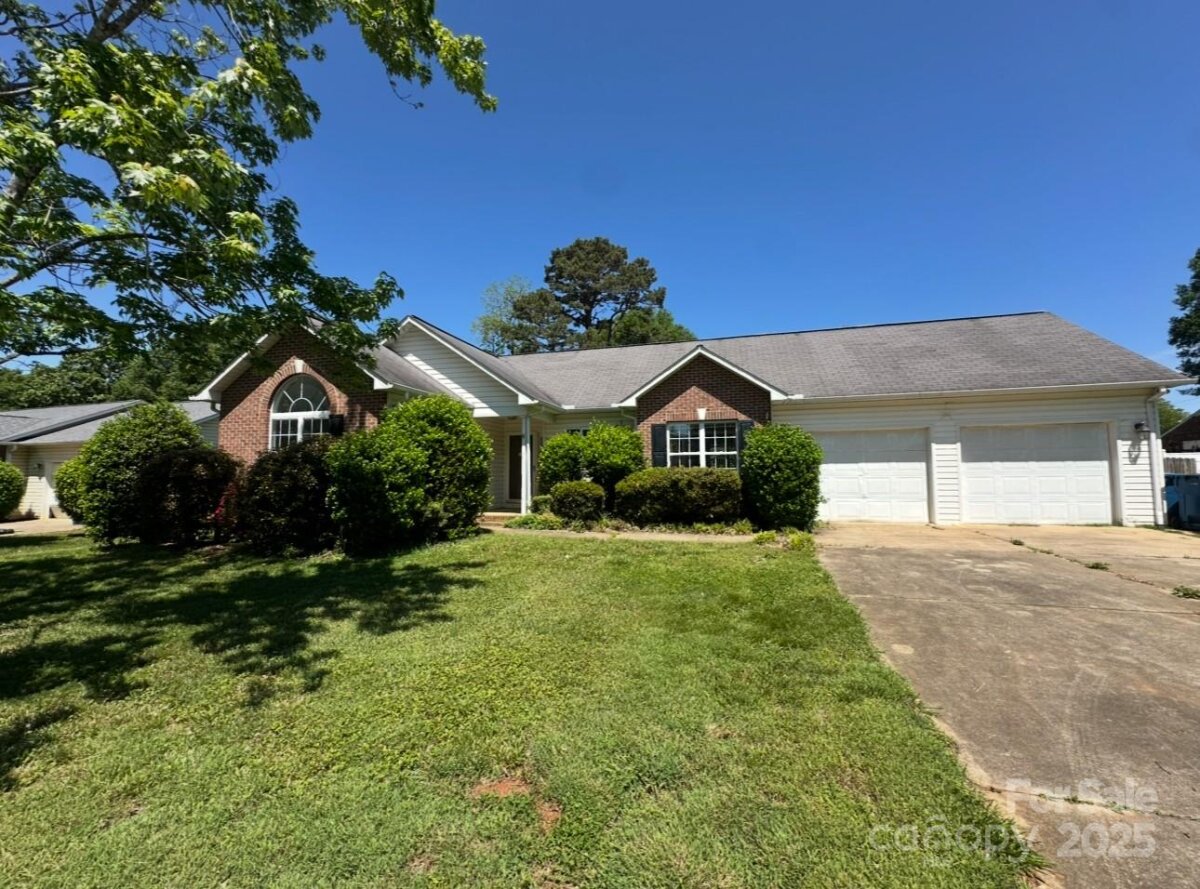 3240 St Vincent Drive, Claremont, NC 28610, MLS # 4258933