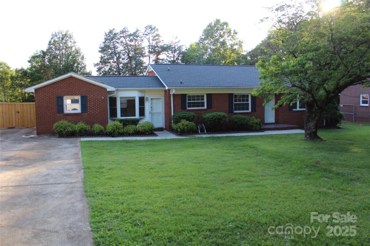 1421 Thompson Avenue, Charlotte, NC 28216, MLS # 4259124
