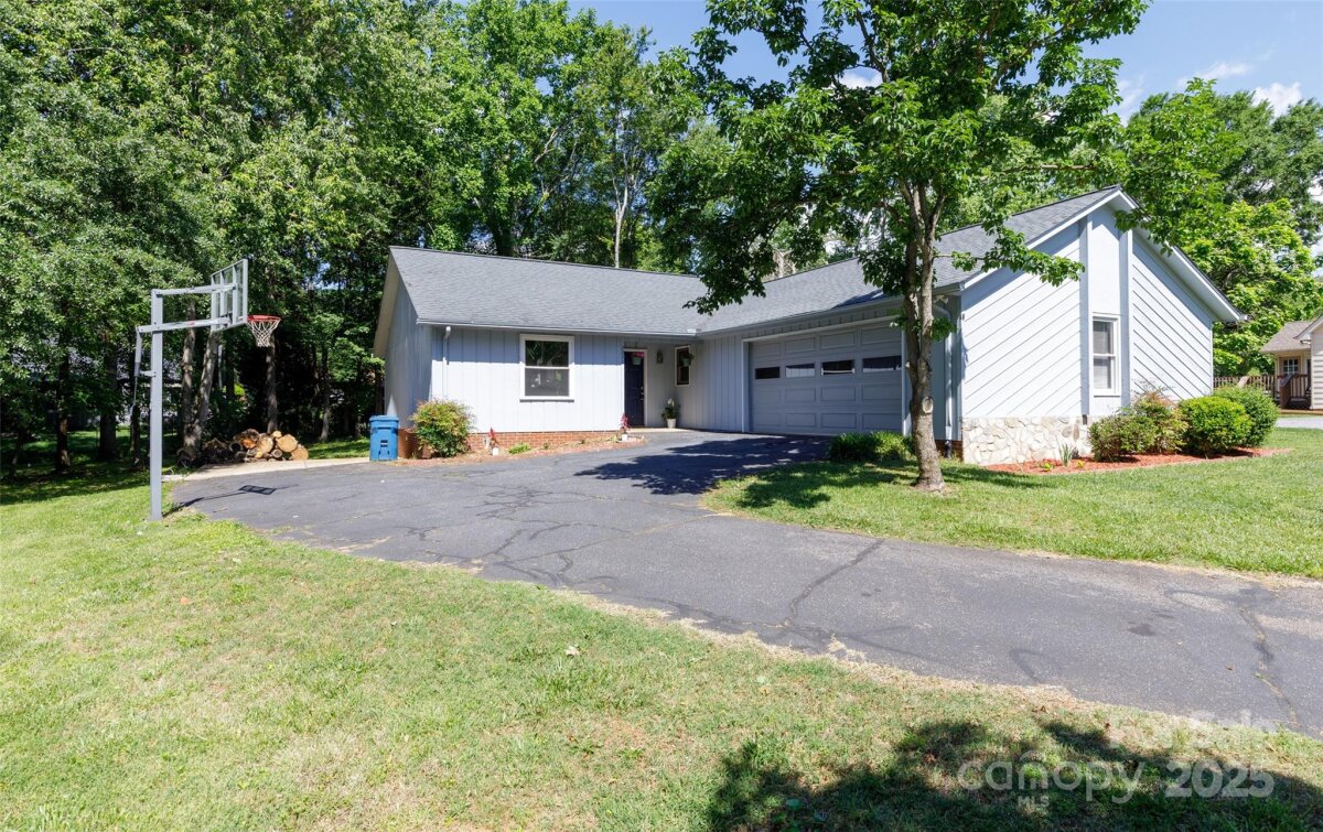 2011 20th Street Place, Hickory, NC 28601, MLS # 4260136