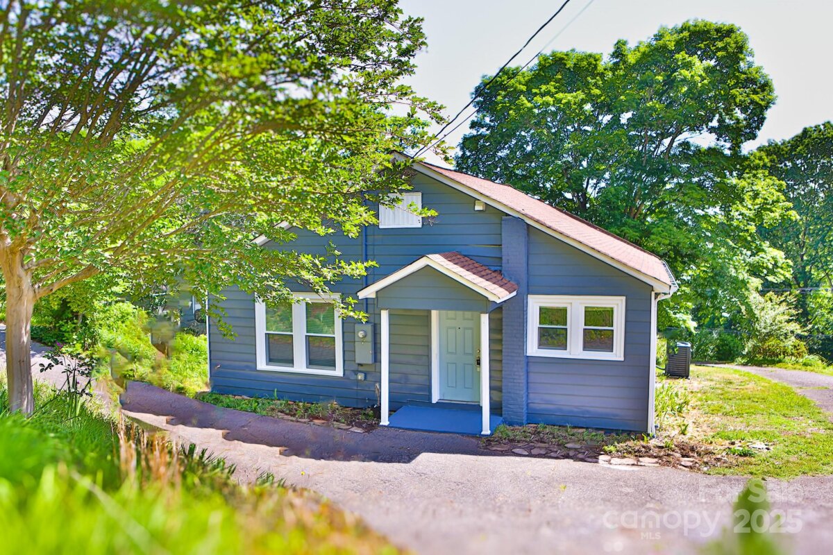 102 Lake Drive, Hickory, NC 28601, MLS # 4261026