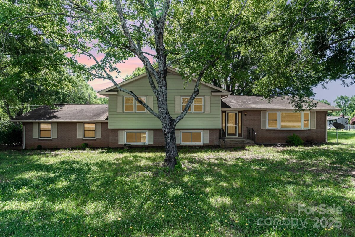 4250 N Center Street, Hickory, NC 28601, MLS # 4262798