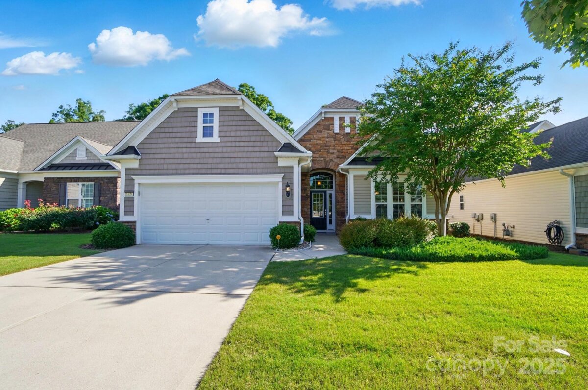 photo of home for sale at 1974 Links View Drive