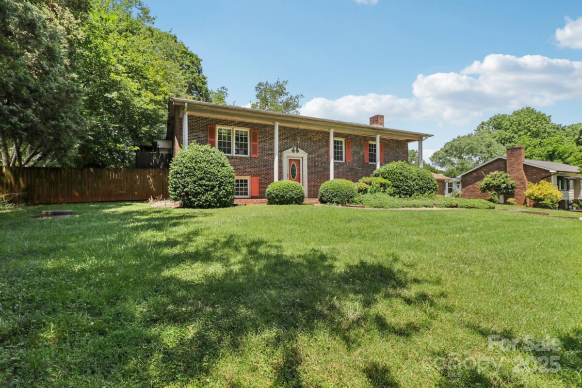 5626 Sandhurst Road, Hickory, NC 28602, MLS # 4263656