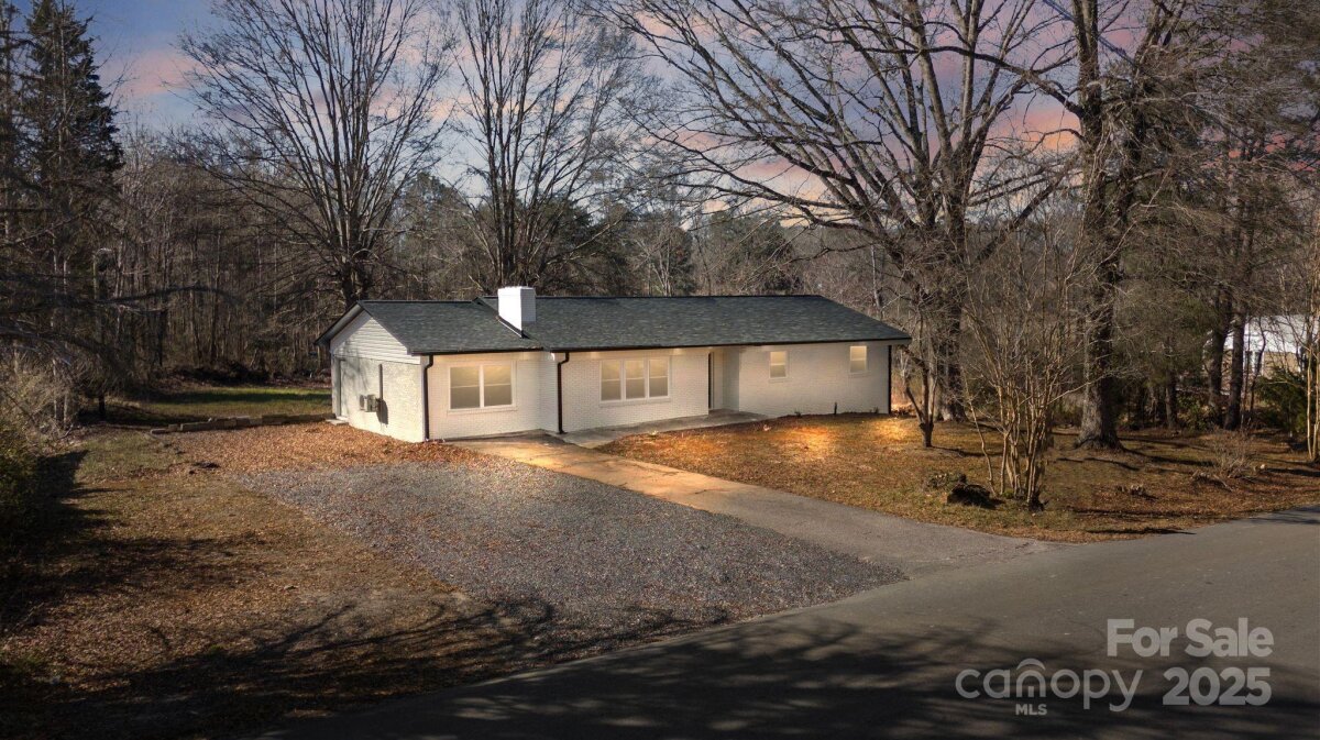 5520 Chestnut Drive, Hickory, NC 28602, MLS # 4263837