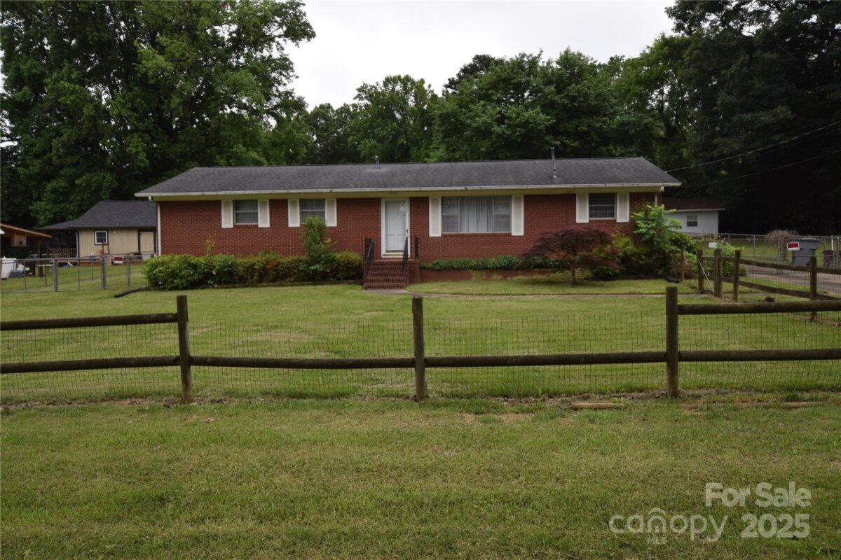 908 Ravendale Drive, Charlotte, NC 28216, MLS # 4264997