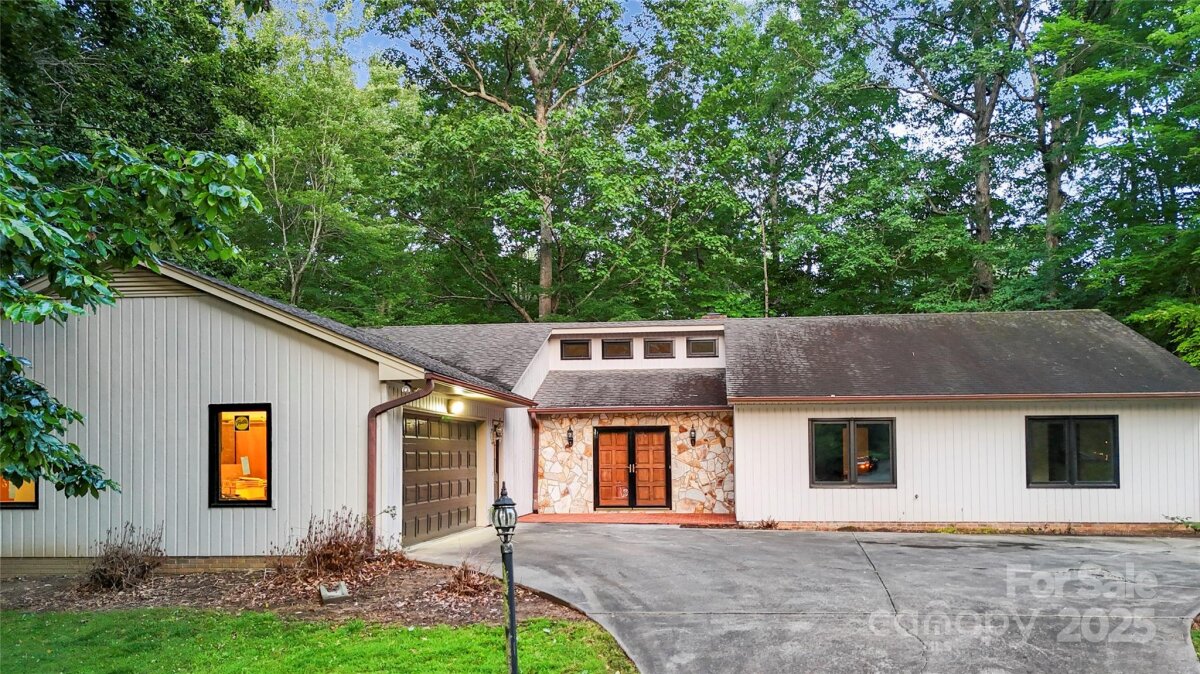 1700 Abbottsford Drive, Kernersville, NC 27284, MLS # 4265303