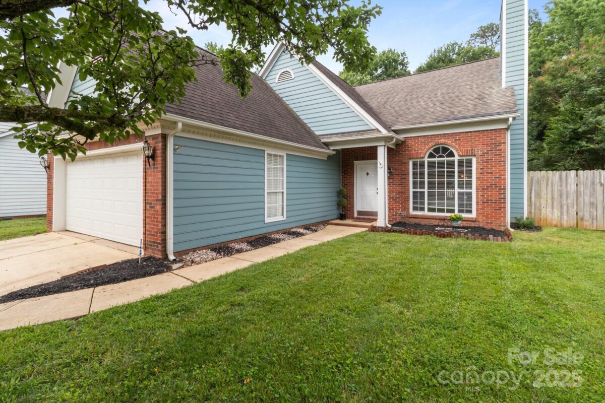 8906 Pickering Grove Lane, Charlotte, NC 28216, MLS # 4265679