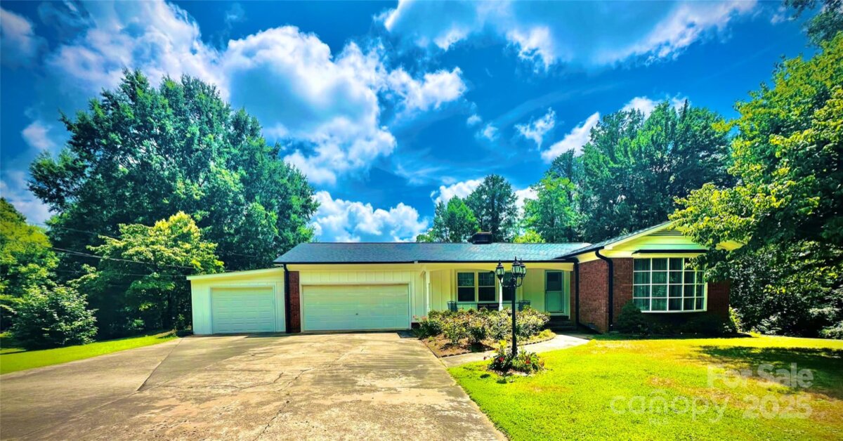 2405 Forrestbrook Drive, Kannapolis, NC 28083, MLS # 4266411